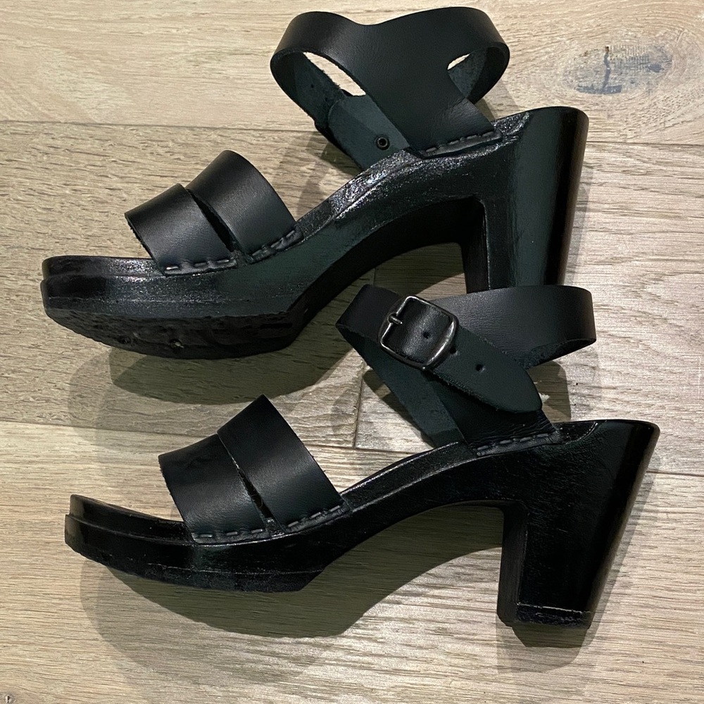 Sven Women's Black Sandals - Picture 2 of 4